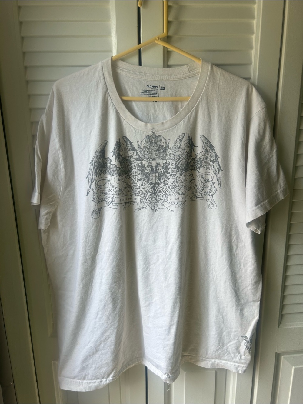 Old Navy White Short-Sleeve Crewneck T-Shirt with Gray Heraldic Graphic